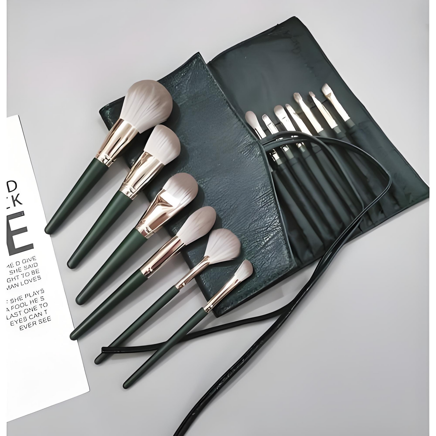 14-Piece Professional Makeup Brush Set with Carrying Bag – Green Edition