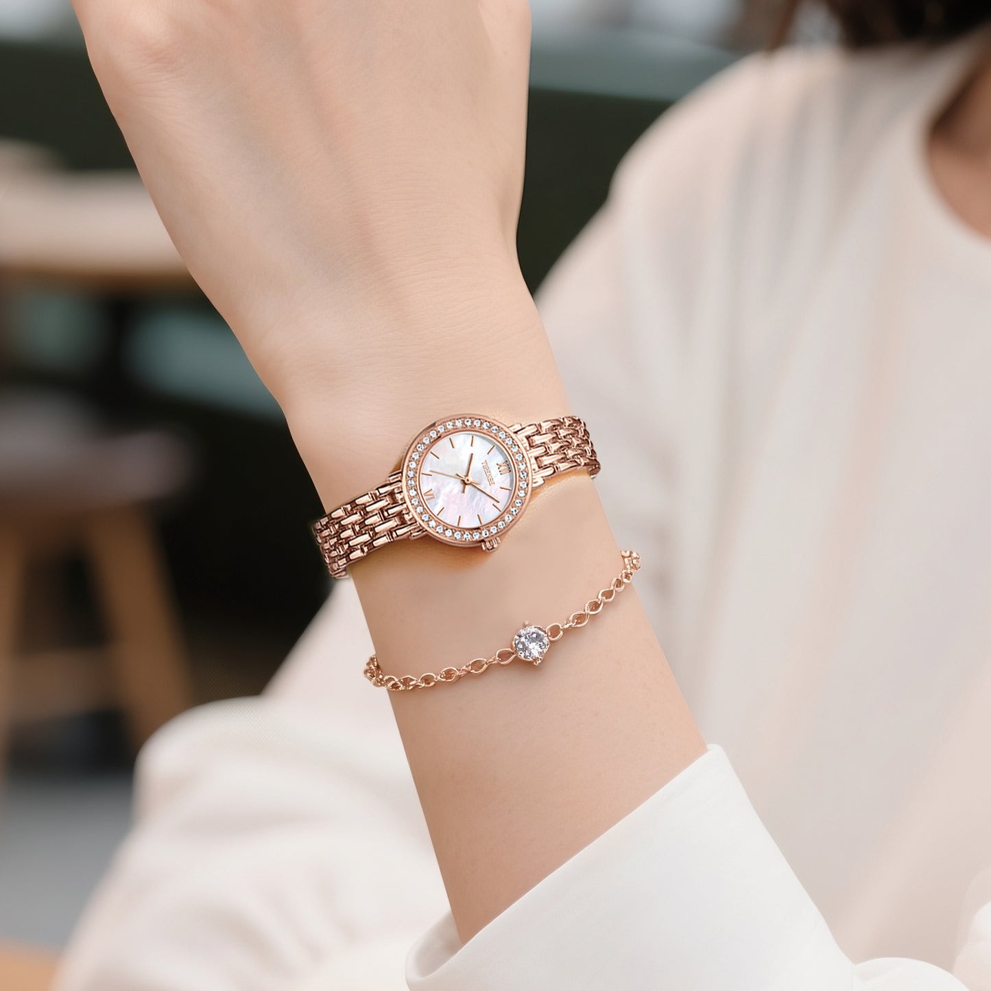 Luxury Rose Gold-Plated Quartz Woman Watch with Sparkling Stones