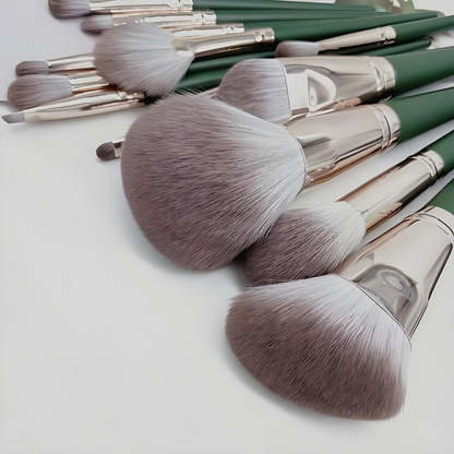 14-Piece Professional Makeup Brush Set with Carrying Bag – Green Edition